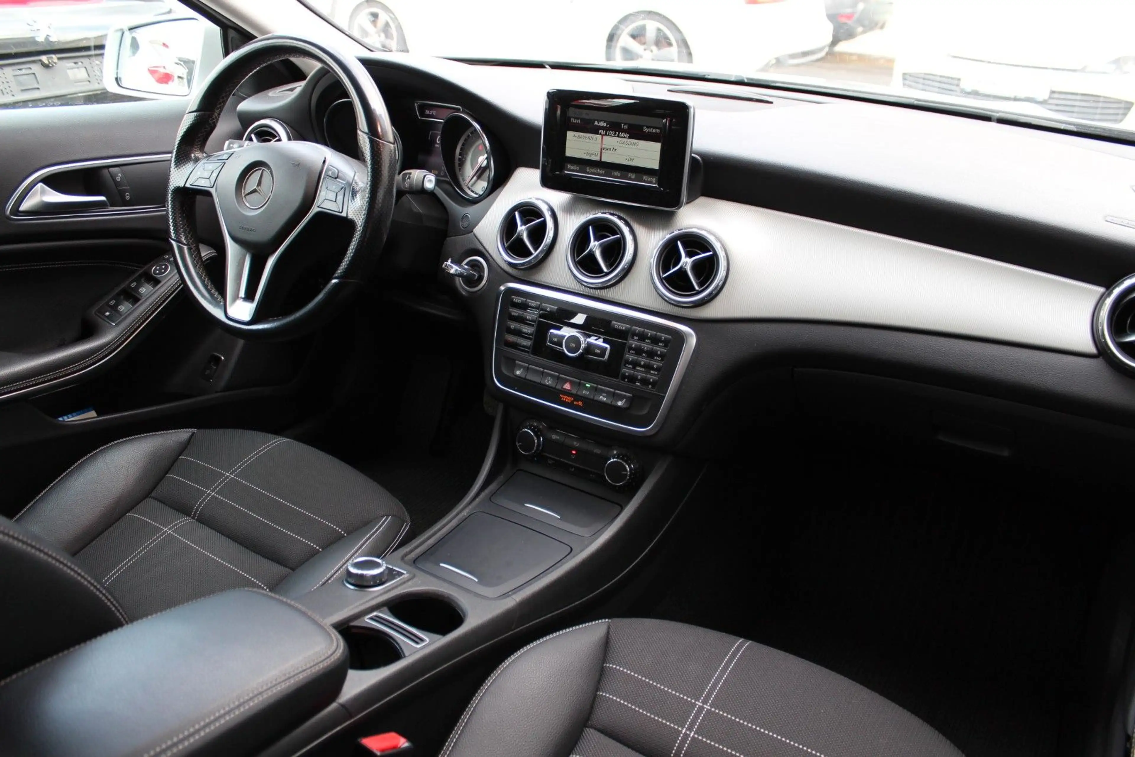 Mercedes-Benz GLA 220 CDI Aut. Xenon*Leder*Sportsitze*Alu18".. — photo 15