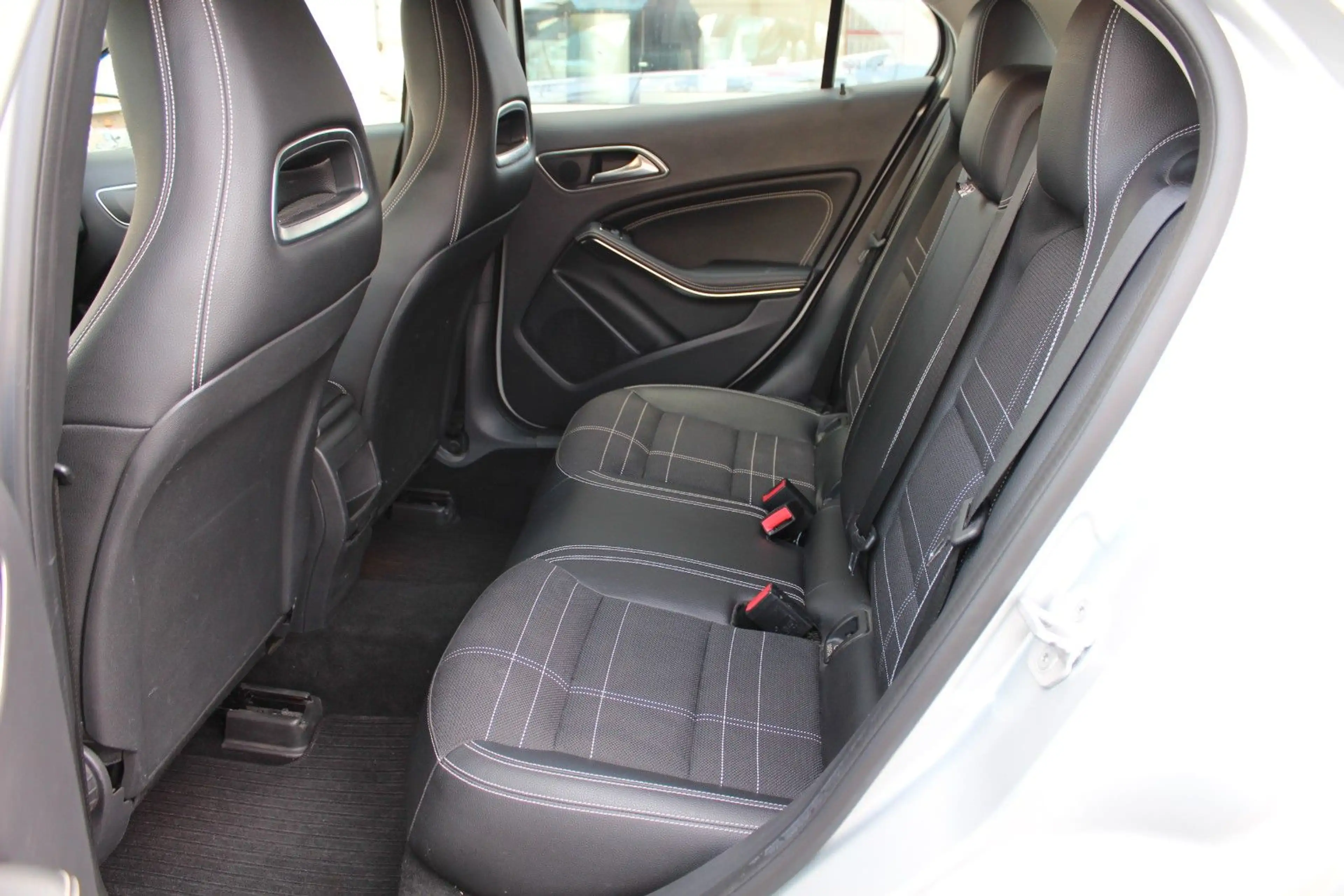 Mercedes-Benz GLA 220 CDI Aut. Xenon*Leder*Sportsitze*Alu18".. — photo 9