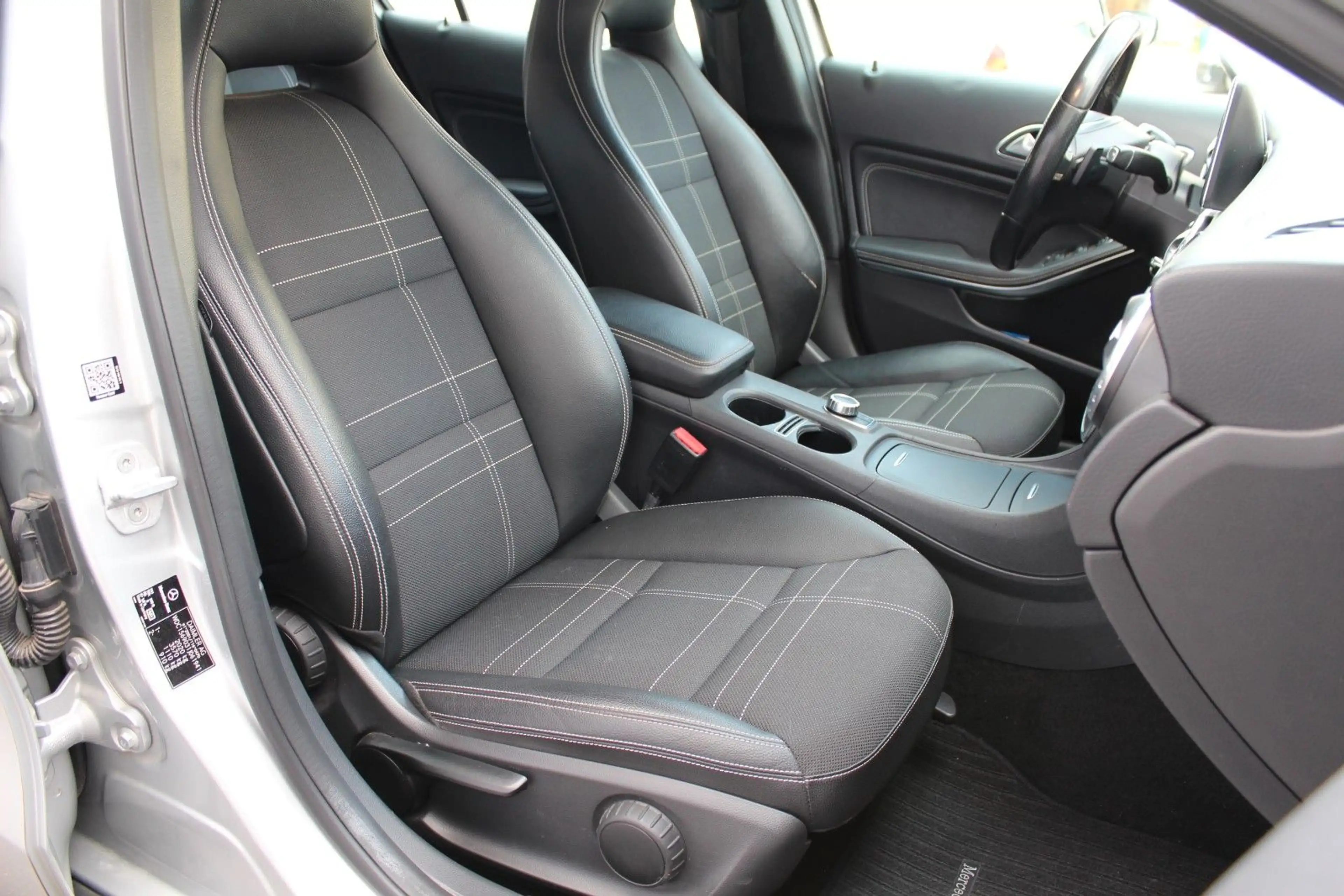 Mercedes-Benz GLA 220 CDI Aut. Xenon*Leder*Sportsitze*Alu18".. — photo 14