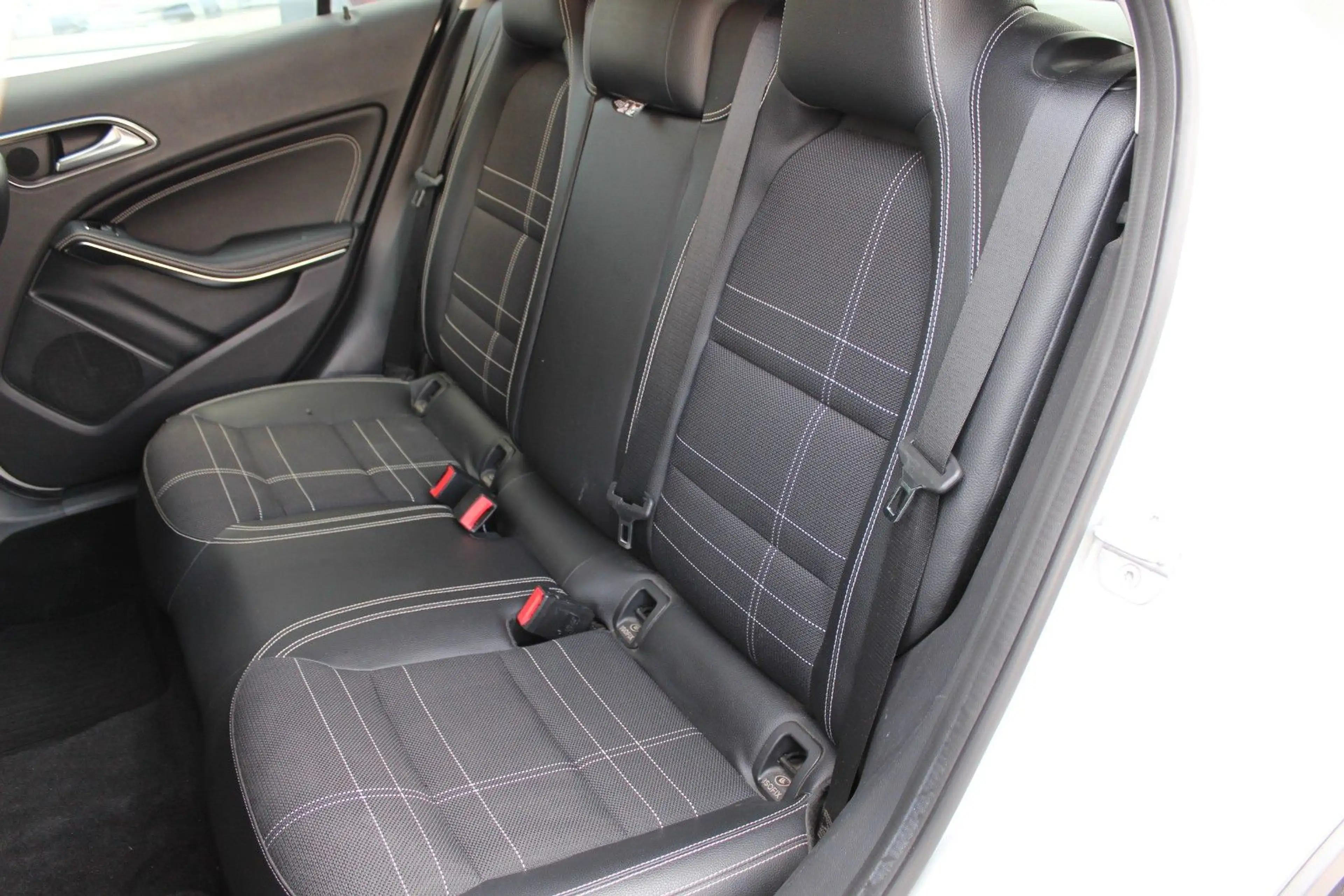 Mercedes-Benz GLA 220 CDI Aut. Xenon*Leder*Sportsitze*Alu18".. — photo 10