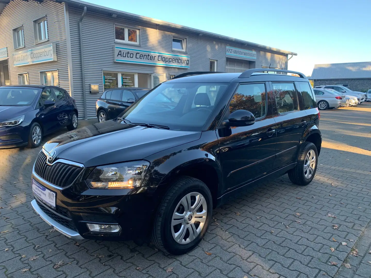 Skoda Yeti 1.2 TSI Active Schwarz - 1