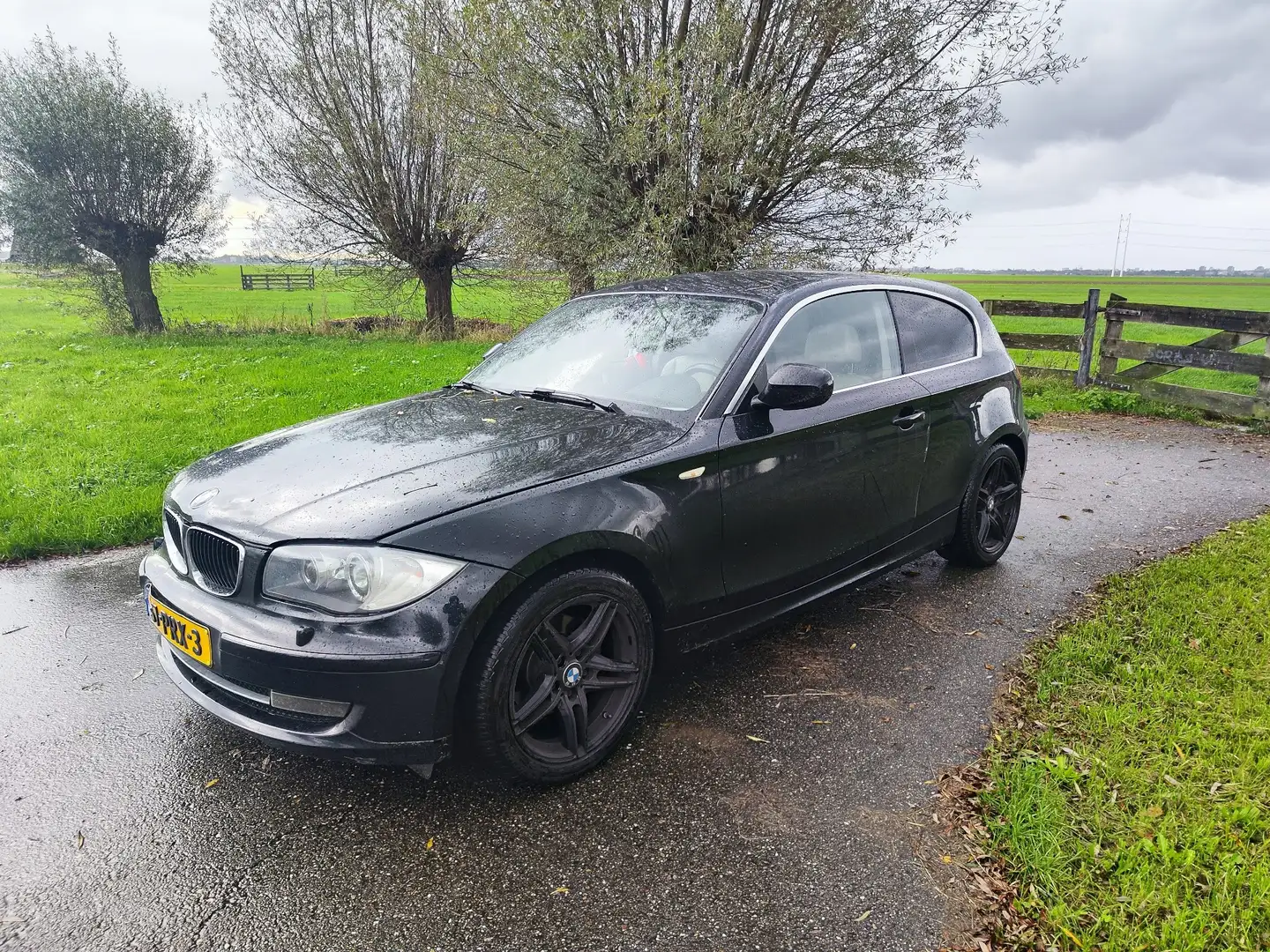 BMW 118 Corp.BnsLineUEd Black - 1