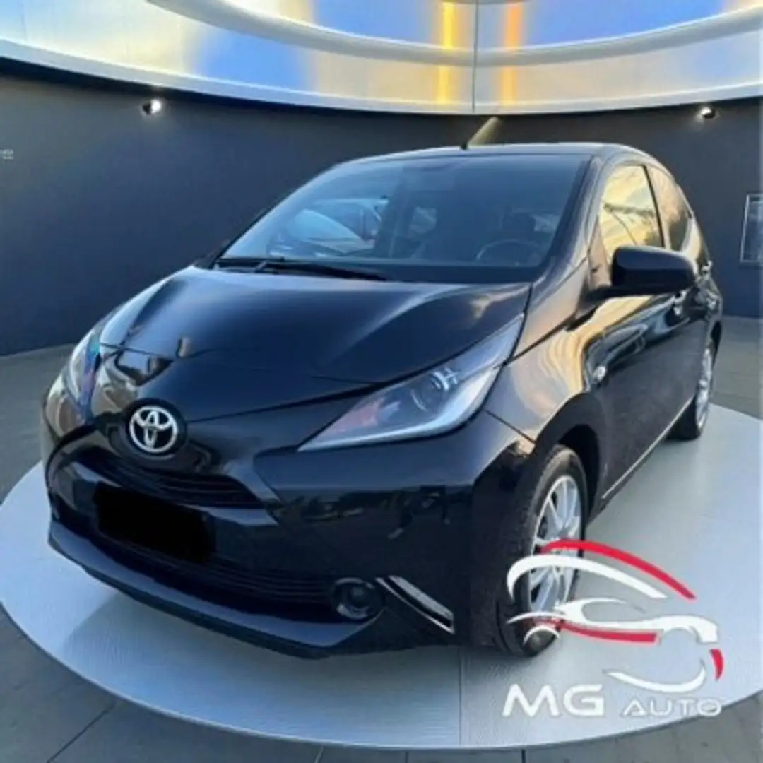 Toyota Aygo Aygo II 2014 5p 1.0 x-wave Bordeaux tss Schwarz - 1