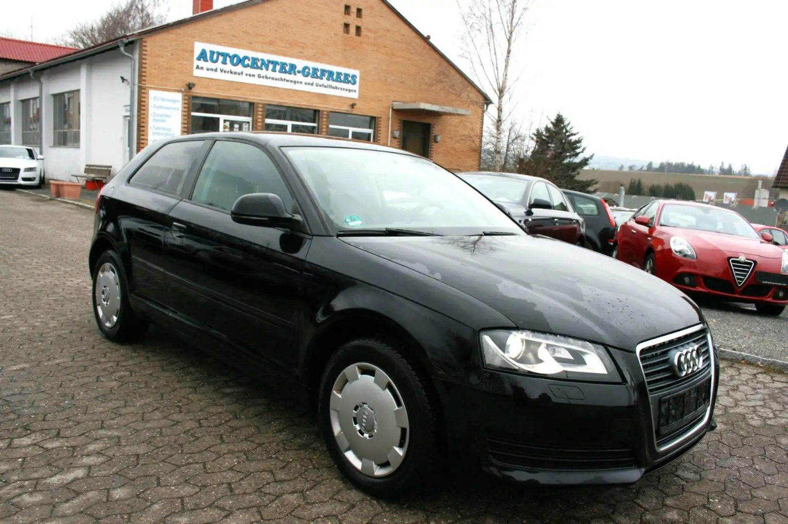 Audi A3 1.6 Attraction "Tüv + Service neu" Noir - 1