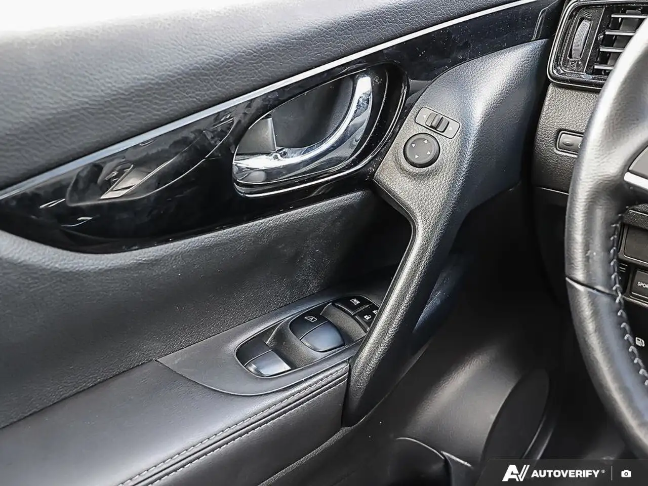 Nissan Qashqai снимка Nissan Qashqai