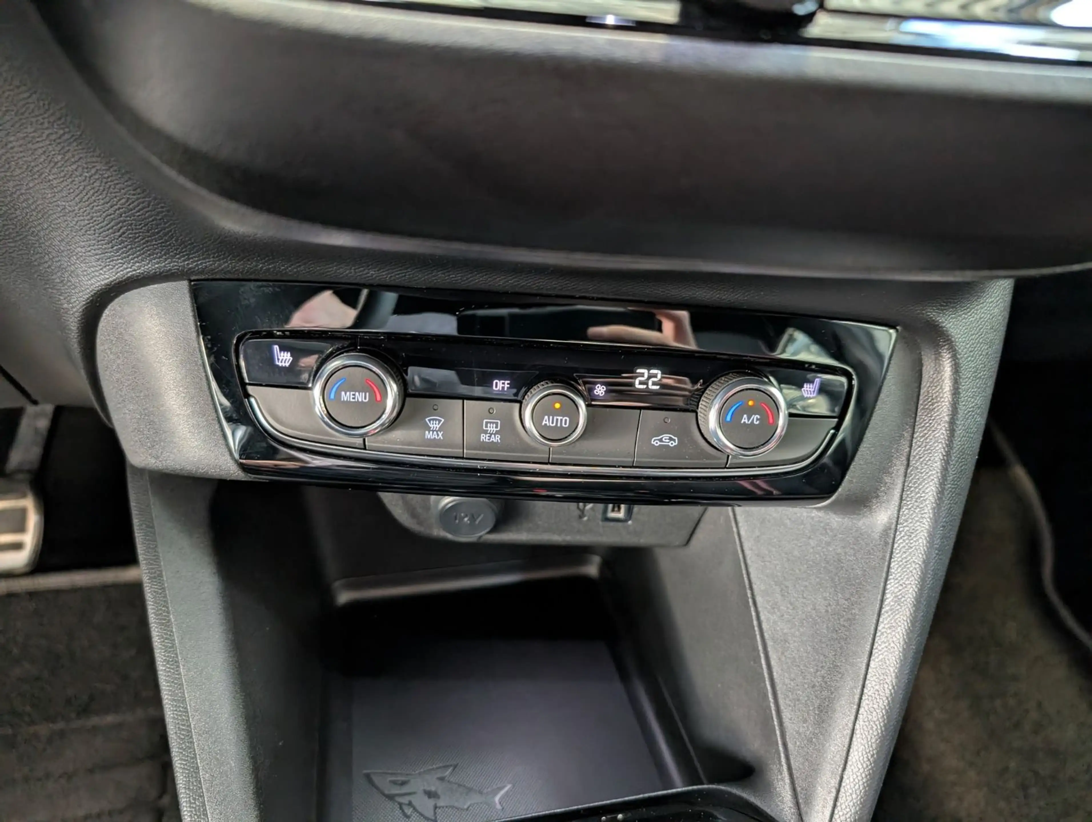 Opel Corsa SHZ Android Apple DAB Tempomat 7,4 kWh OPC — photo 13