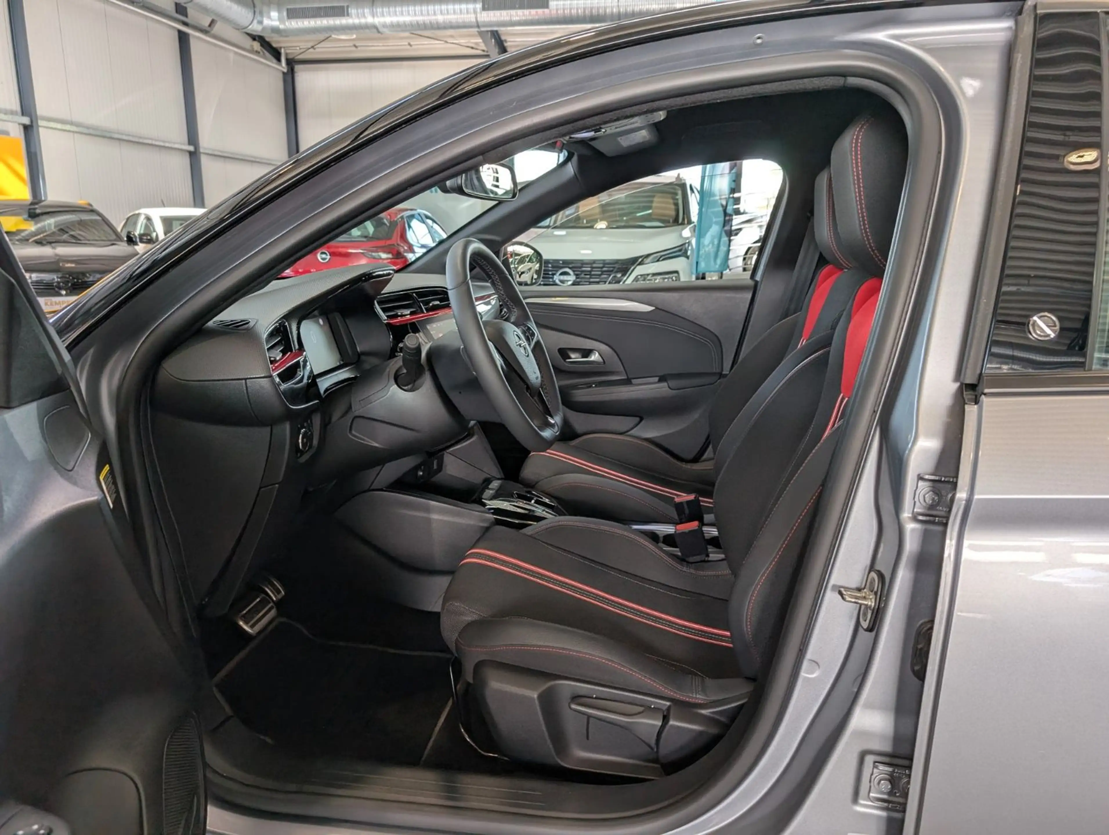 Opel Corsa SHZ Android Apple DAB Tempomat 7,4 kWh OPC — photo 9