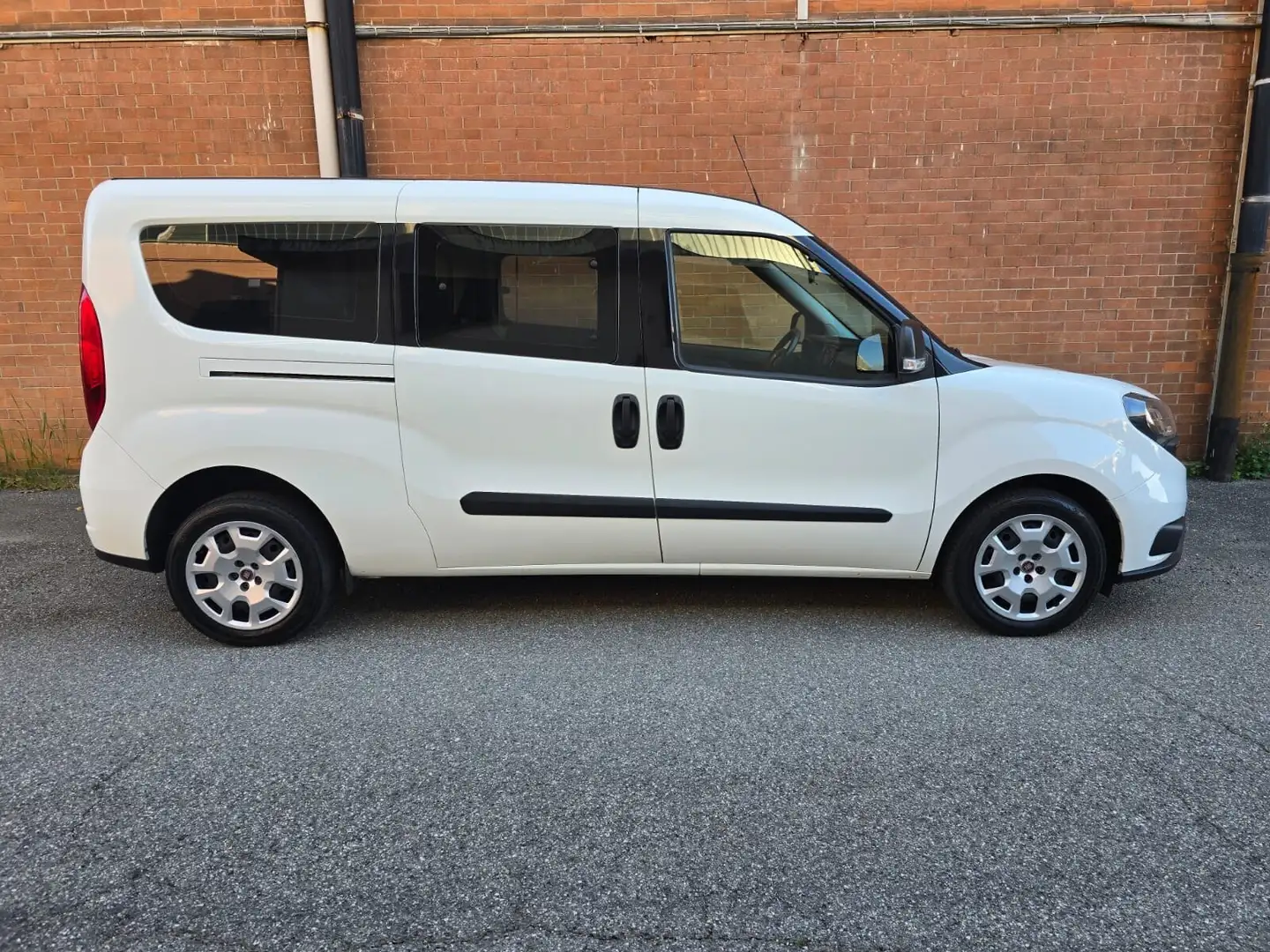 Fiat Doblo Doblò 1.6 MJT 120CV S&S PL Combi Maxi N1 Lounge Bílá - 1