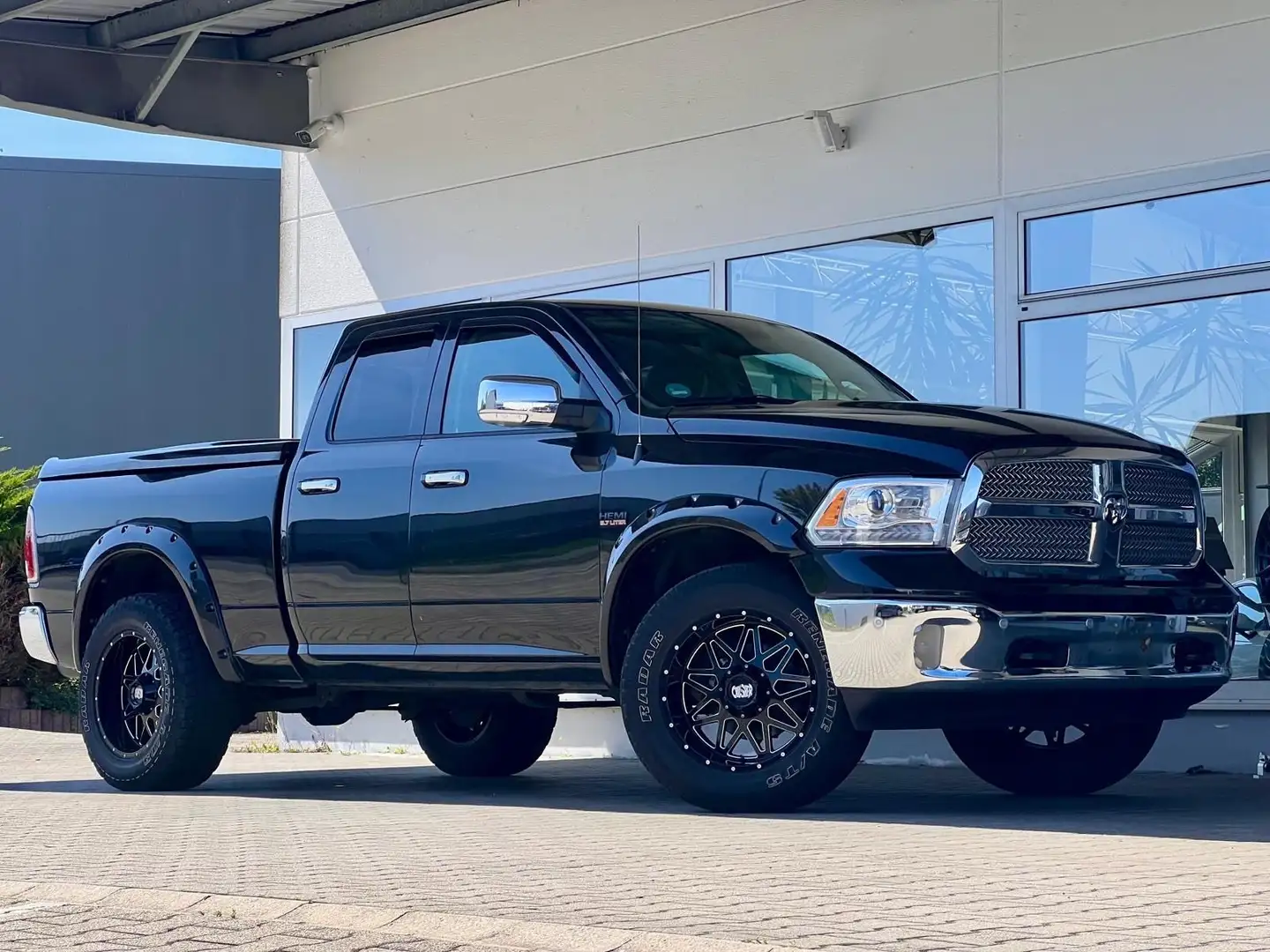 Dodge RAM 5,7 LARAMIE Quadcab 4x4 EU GAS LPG Navi Schwarz - 2