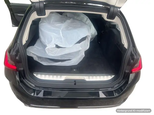 BMW 3 Series view 15