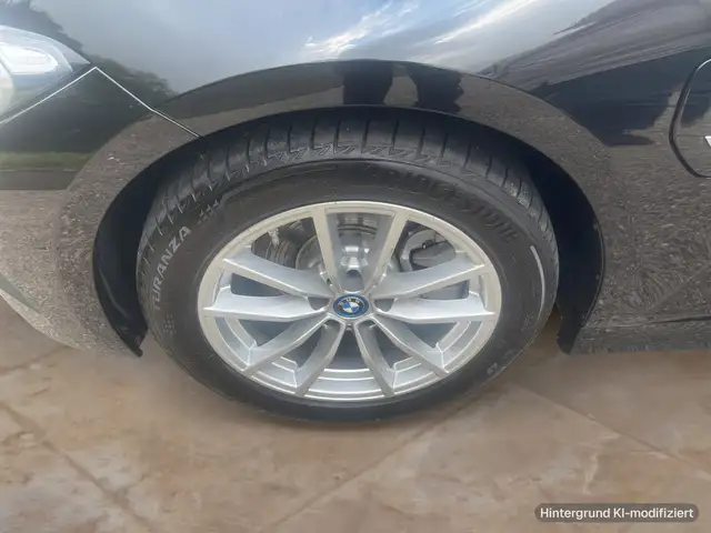 BMW 3 Series view 9
