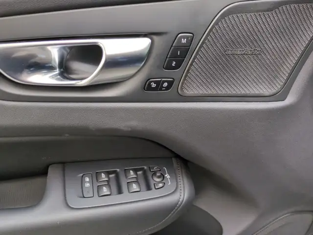 Volvo XC60 view 12