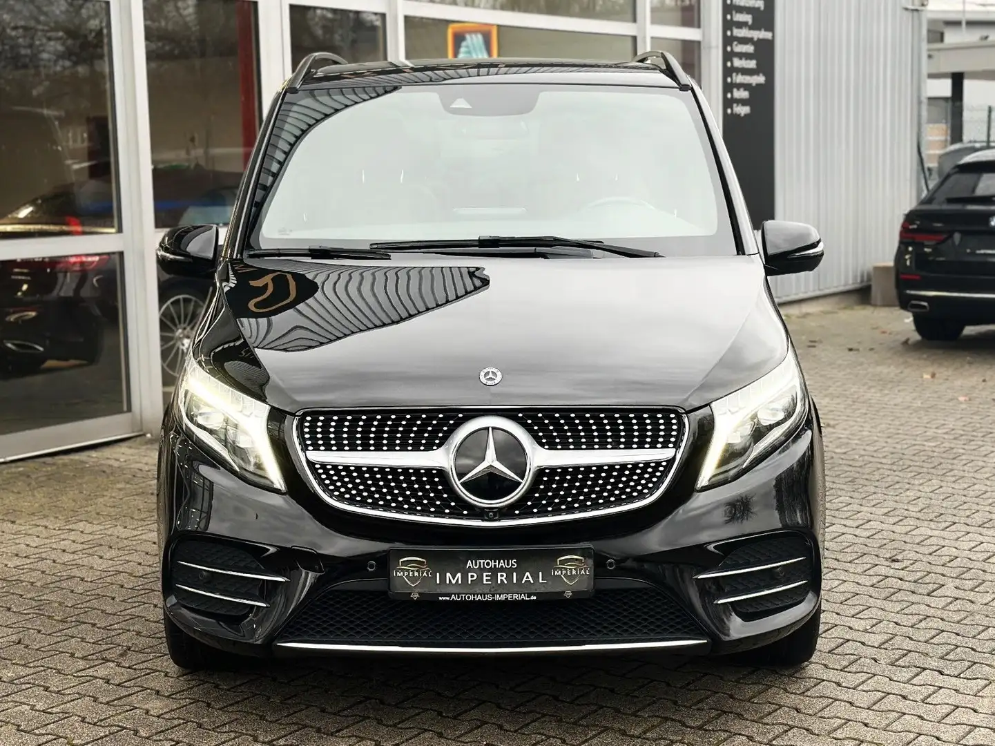 Mercedes-Benz V 300 V300d 4-Mat AMG SITZBELÜF+STNDH+PANO+COM+360+ACC Noir - 2