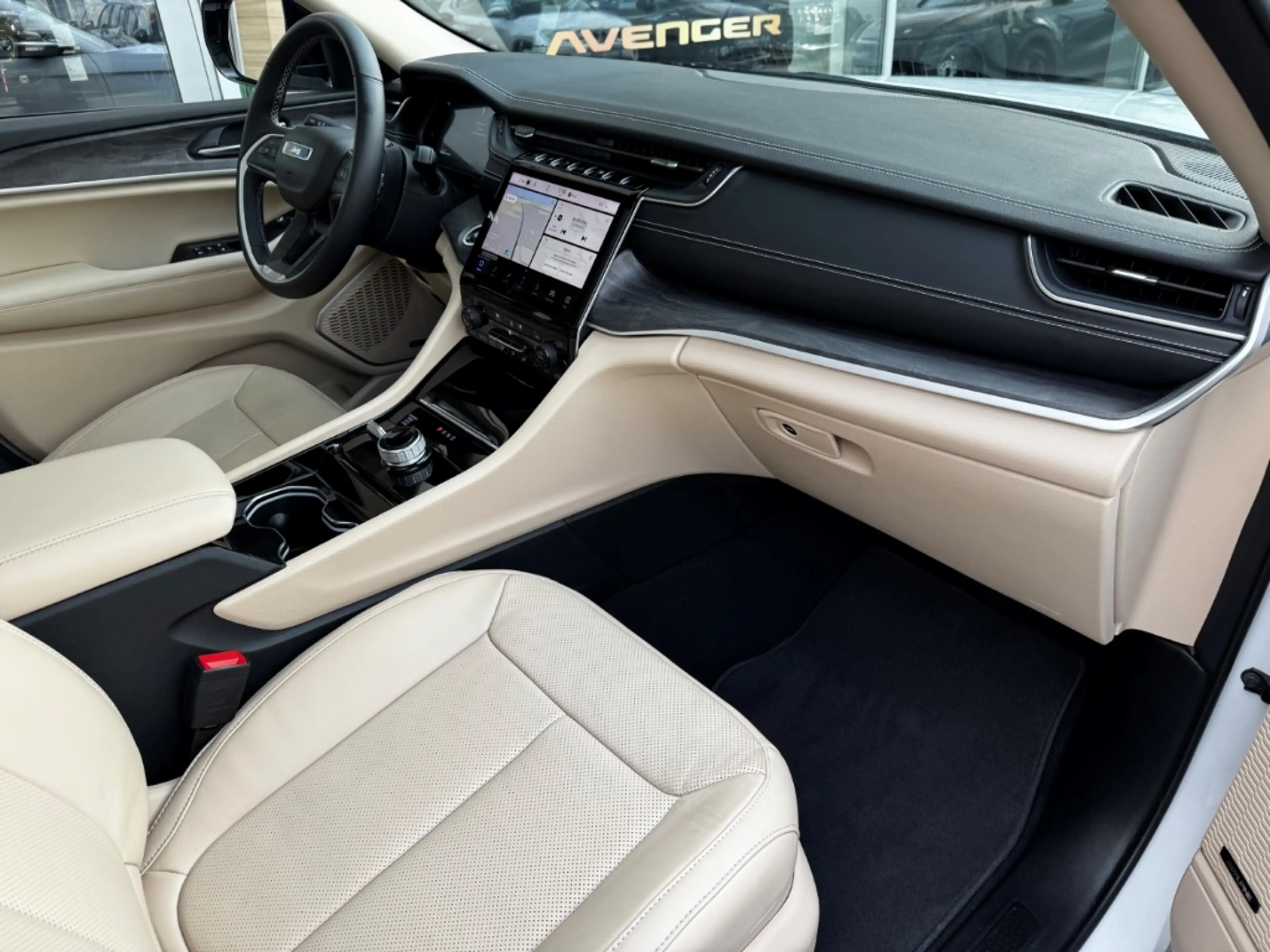 Jeep Grand Cherokee Lang Limited 7 Sitze Leder 3.6 El. Panodach Navi D — photo 10