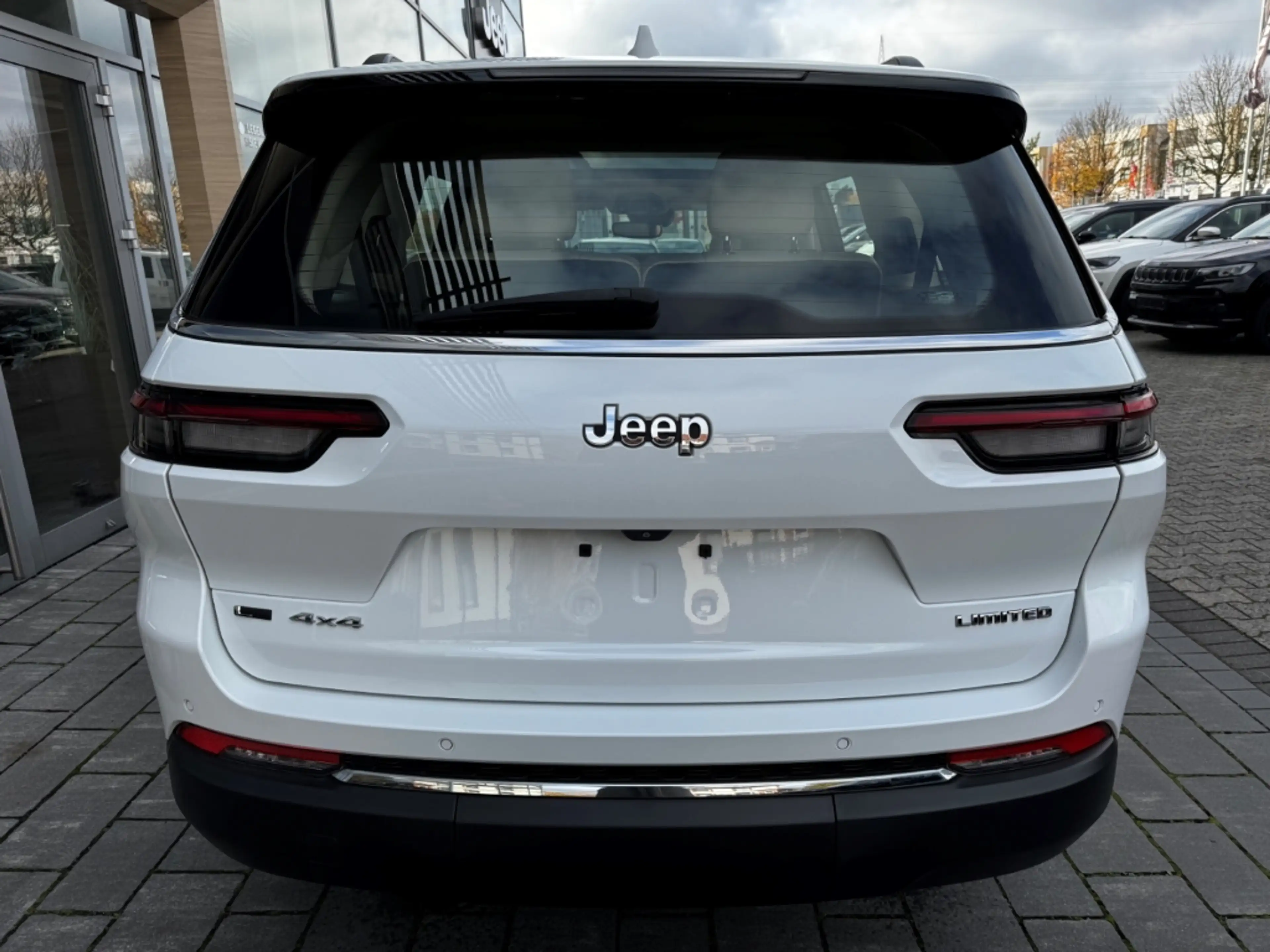 Jeep Grand Cherokee Lang Limited 7 Sitze Leder 3.6 El. Panodach Navi D — photo 6
