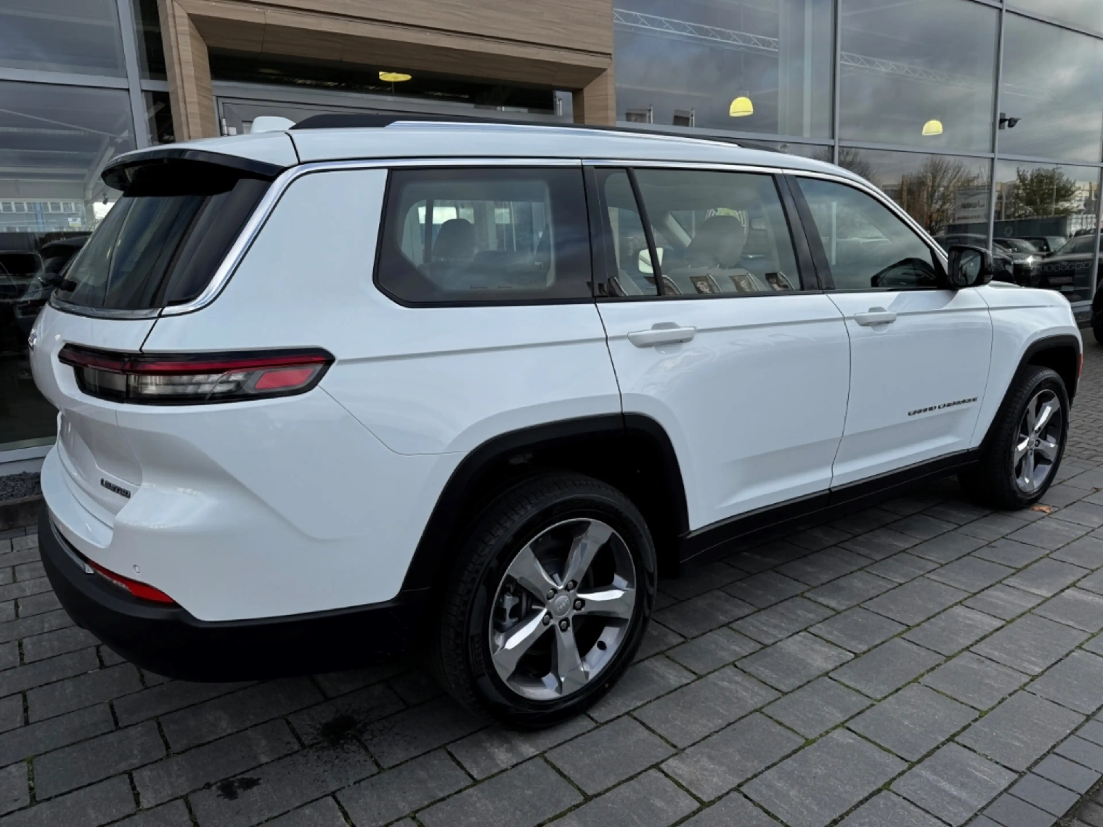 Jeep Grand Cherokee Lang Limited 7 Sitze Leder 3.6 El. Panodach Navi D — photo 8