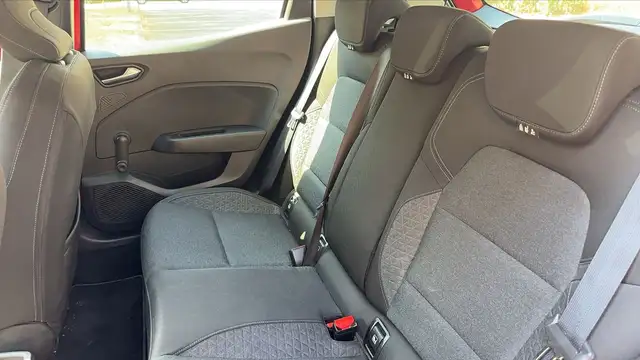 Renault Clio view 9