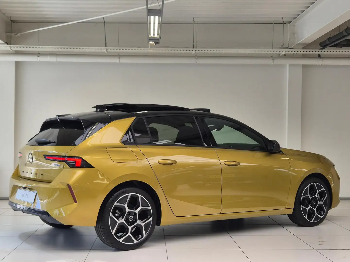 Opel Astra 1.2 Turbo Hybrid Ultimate Automaat | Head-up Displ Geel - 2