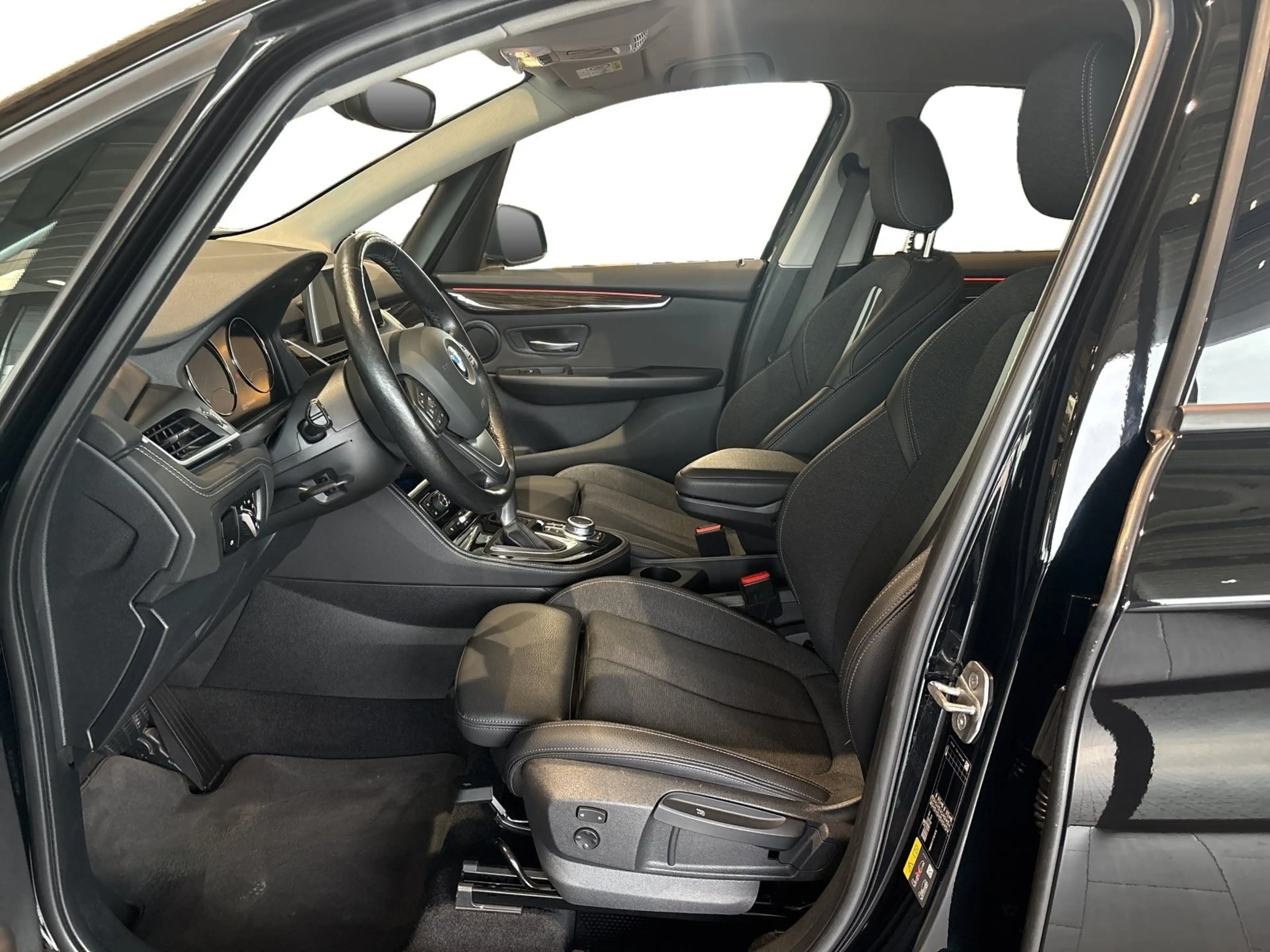 BMW 225 xe iPerformance Active Tour Sport Line — photo 11