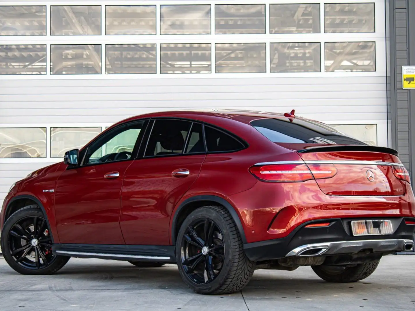 Mercedes-Benz GLE 350 GLE 350 d Coupe 4Matic 9G-TRONIC AMG Paket Red - 2