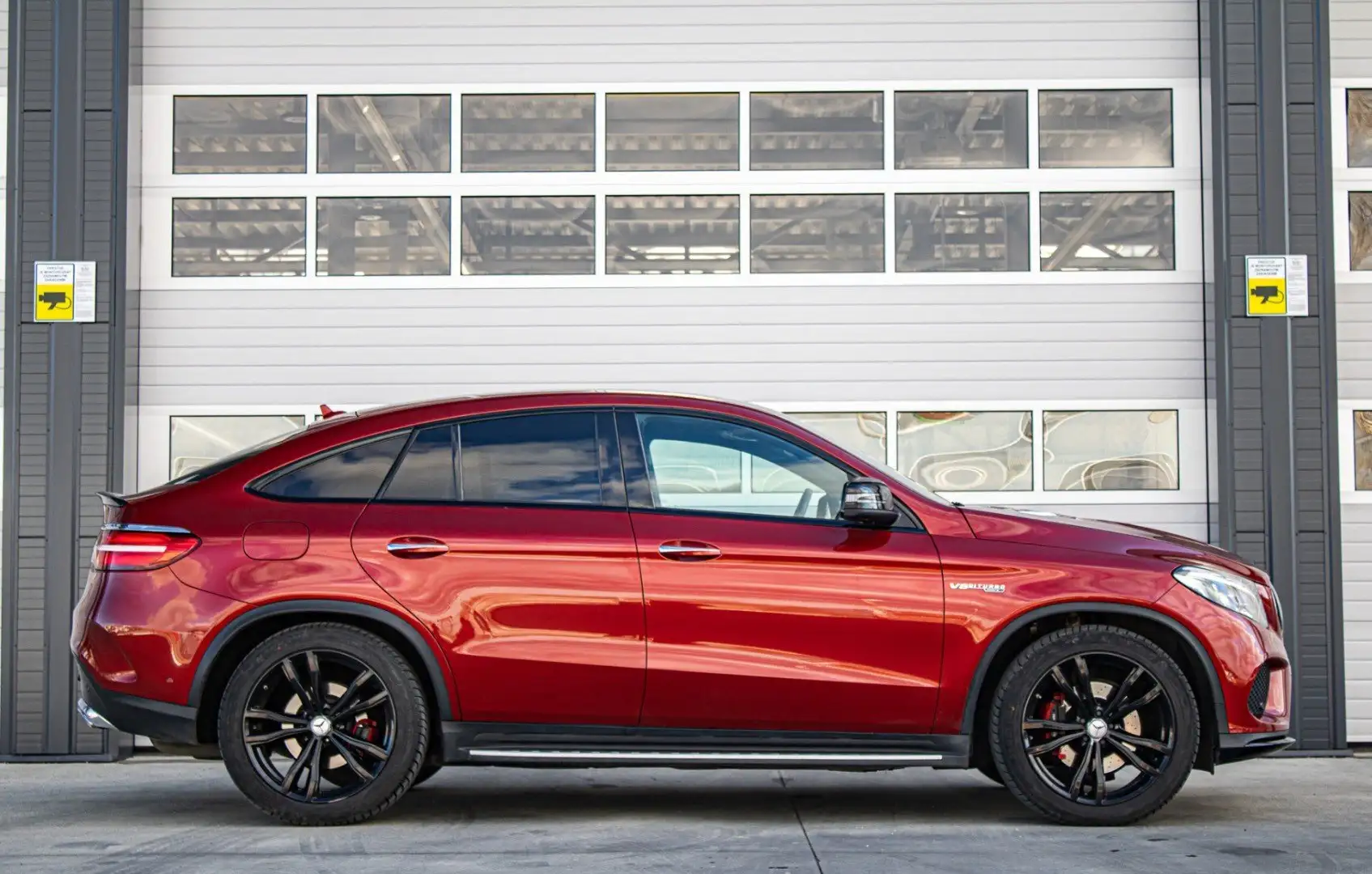 Mercedes-Benz GLE 350 GLE 350 d Coupe 4Matic 9G-TRONIC AMG Paket Red - 1