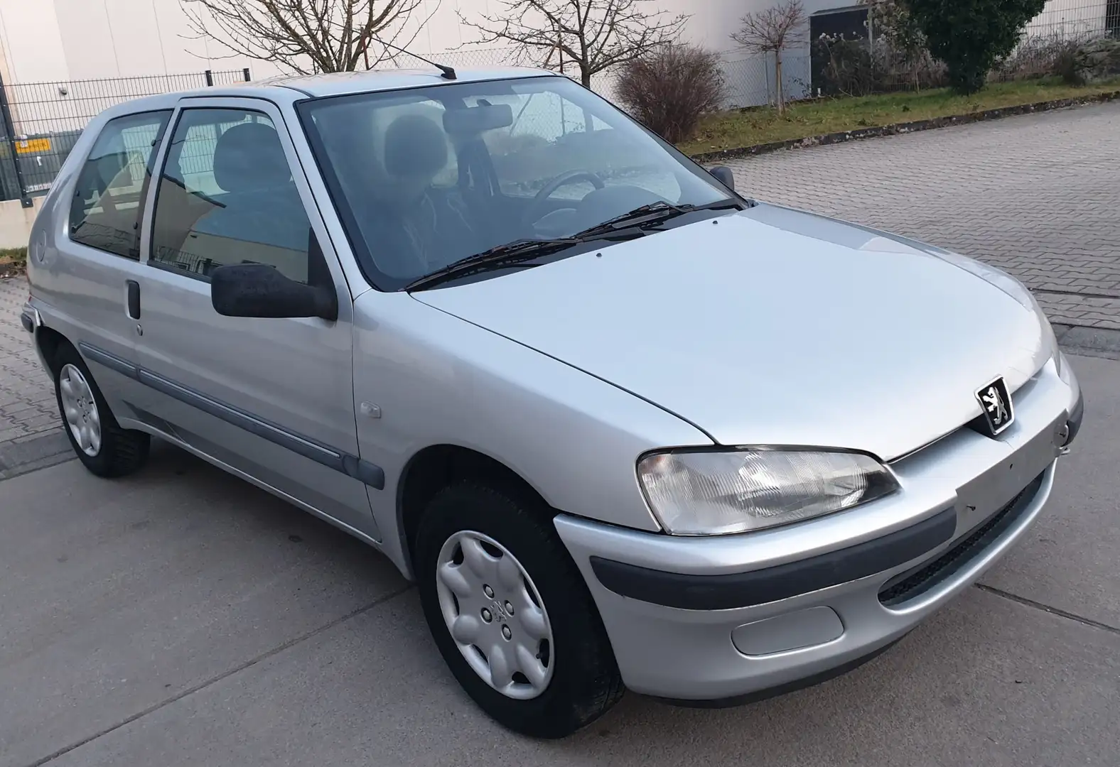 Peugeot 106 106 Presence.Klimaanlage.Zentralverriegelung.Servo Gris - 2