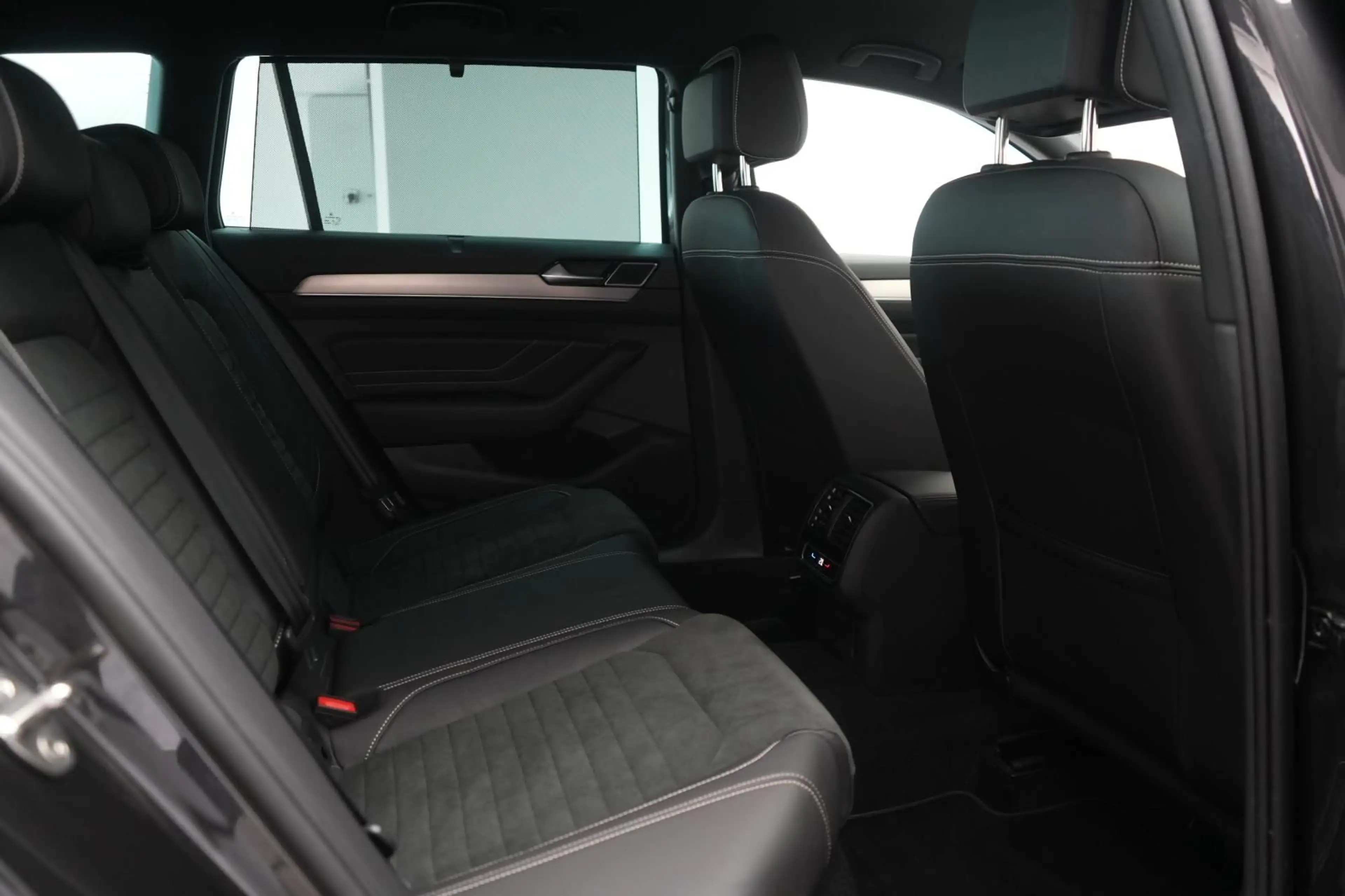 Volkswagen Passat 2.0 TDI DSG Elegance ACC/Kamera/IQlightVi — photo 11
