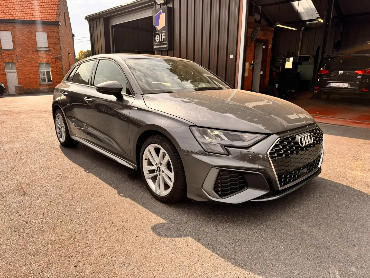 Audi A3 A3 30 TFSI Sportback S tronic S line Grijs - 1