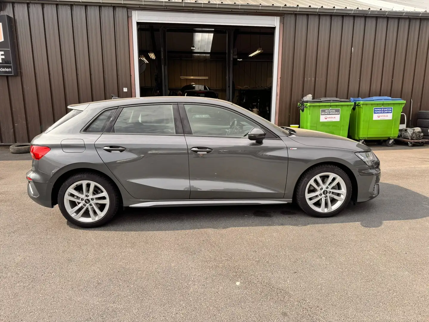 Audi A3 A3 30 TFSI Sportback S tronic S line Grijs - 2