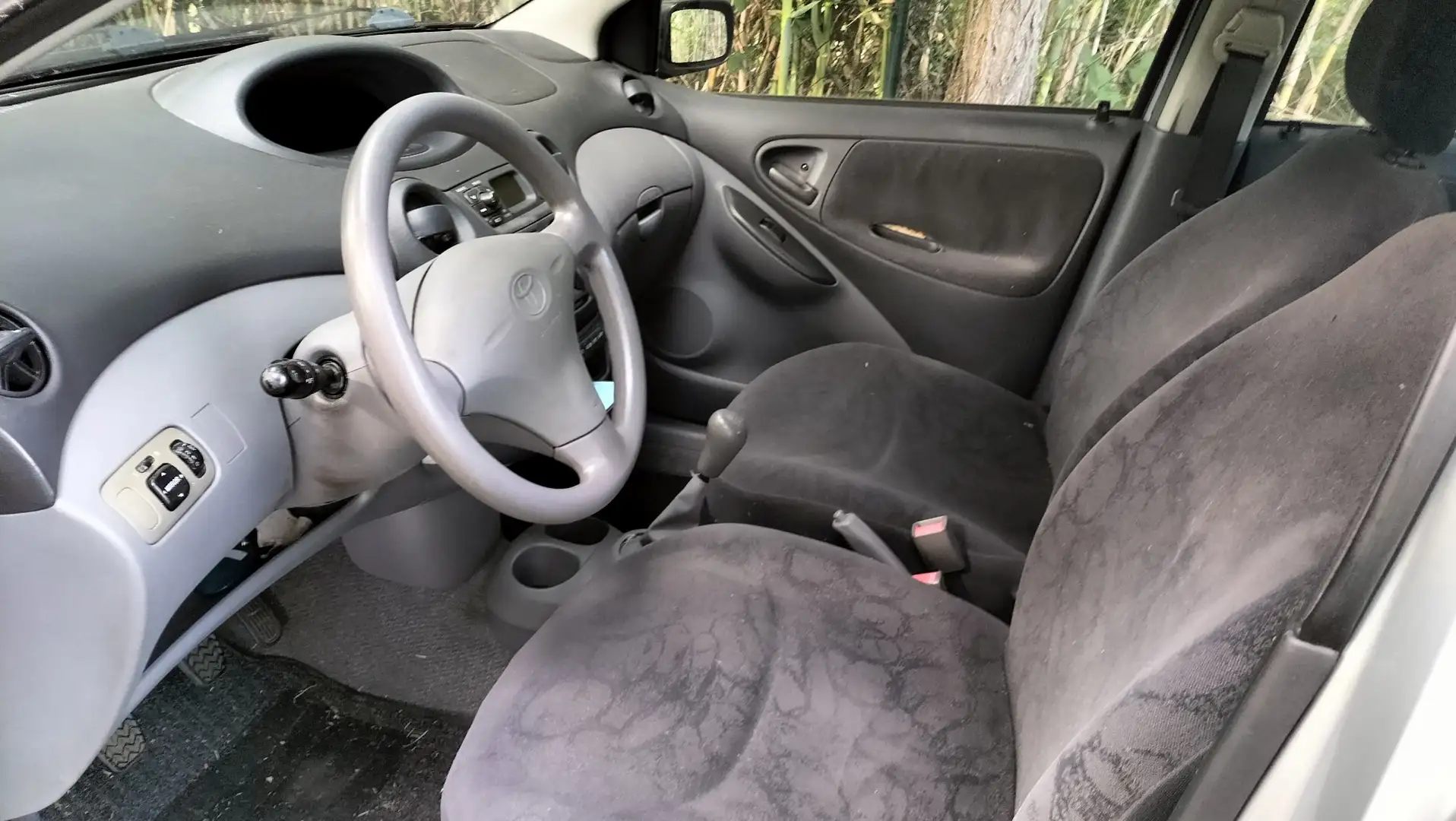 Toyota Yaris 5p 1.0 Sol c/CL - 2