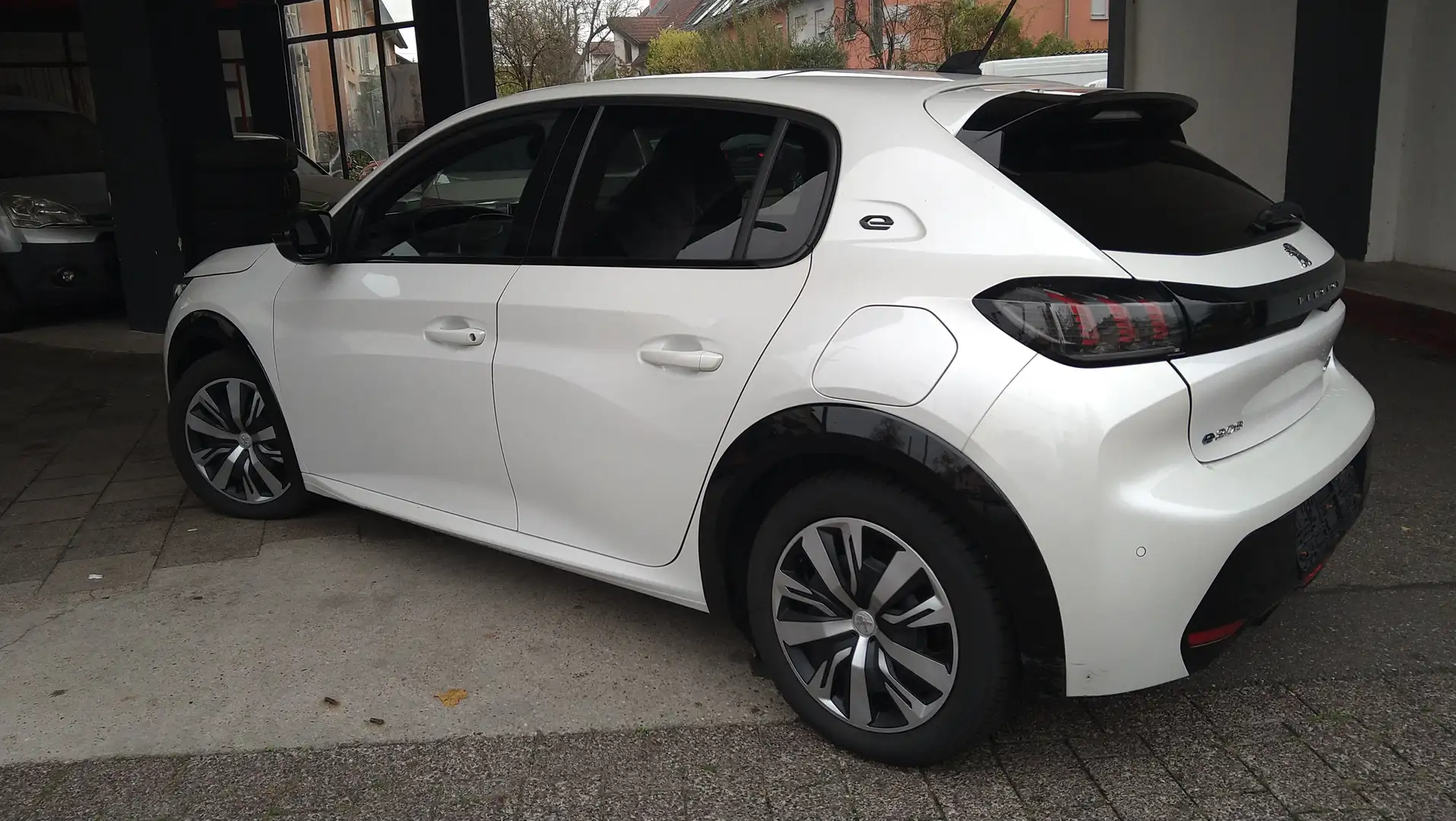 Peugeot 208 Elektro  GT- Line Wit - 2