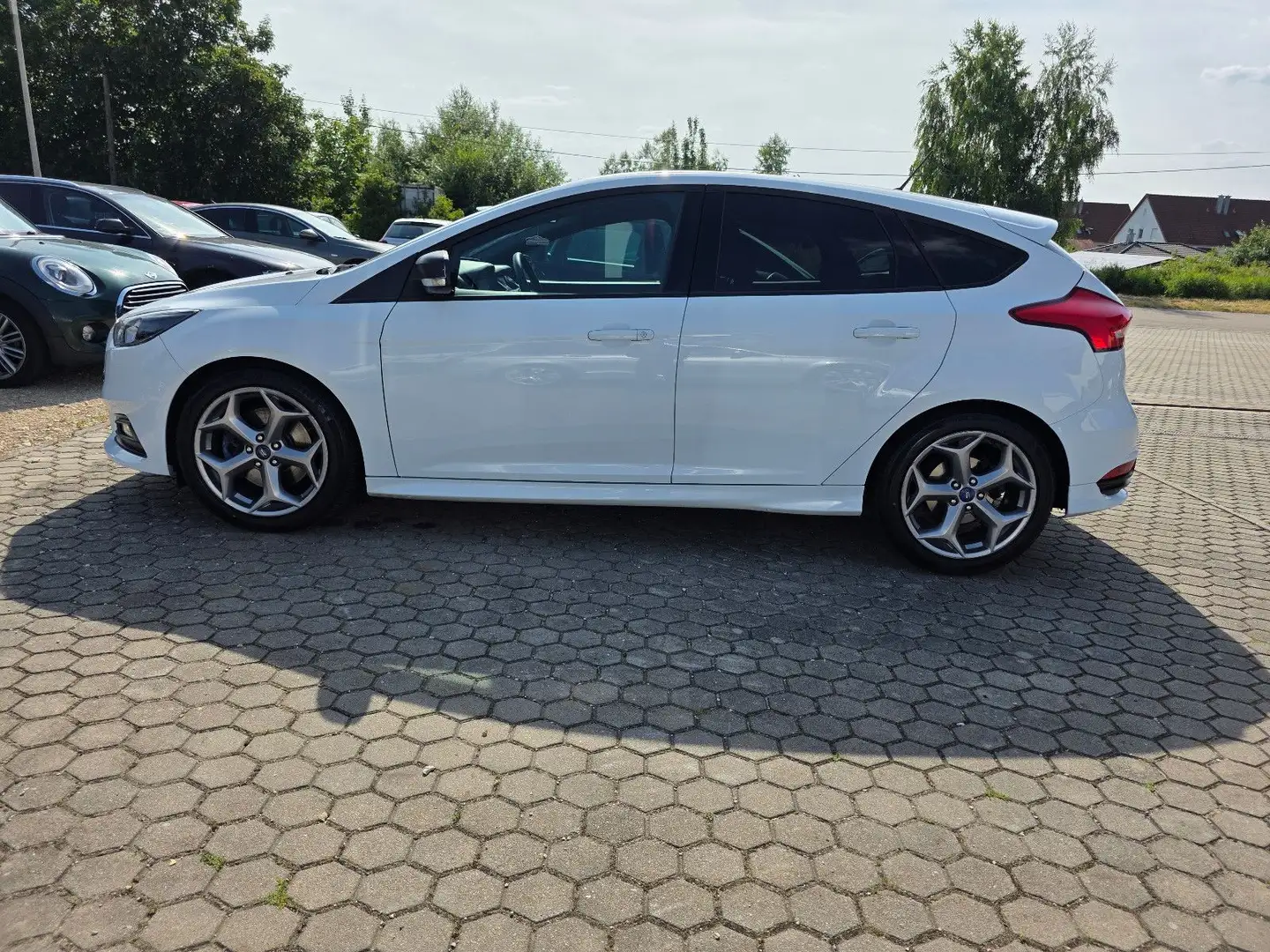 Ford Focus Lim. ST/  TÜV Neu Weiß - 2