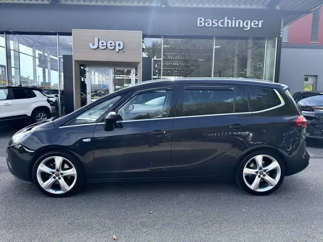 Opel Zafira view 4