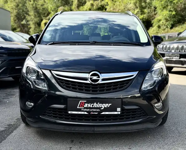 Opel Zafira view 2