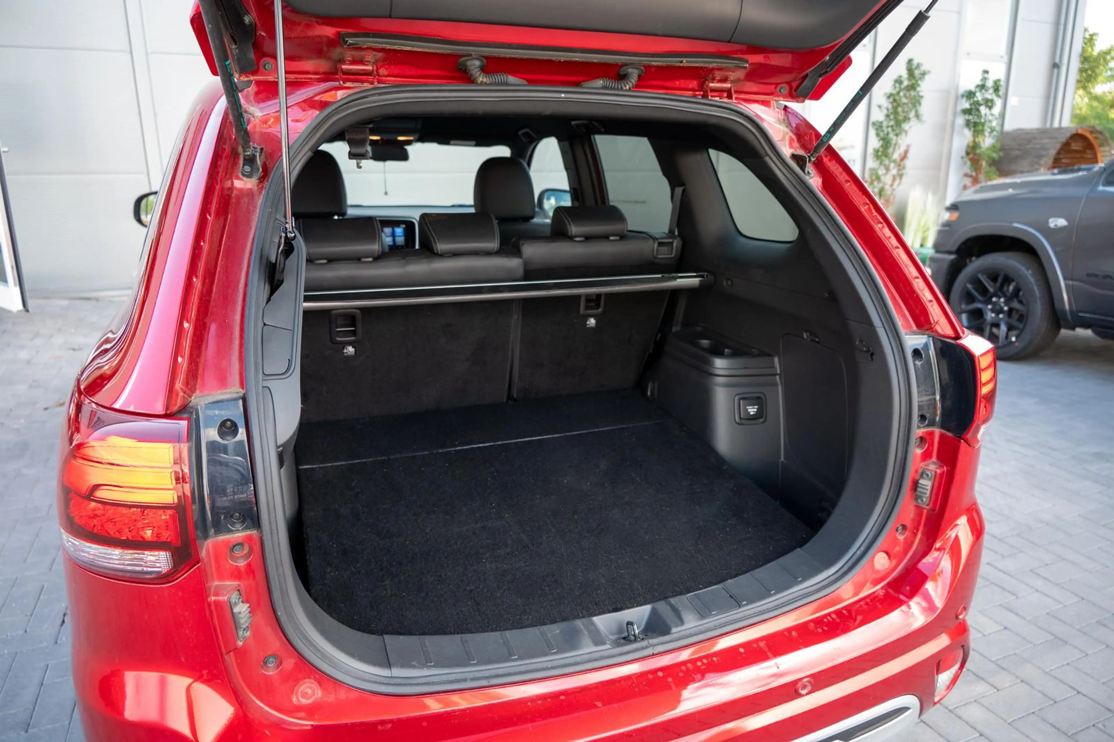 Mitsubishi Outlander 2,4l PHEV Plus Spirit 4WD,AHK — photo 8
