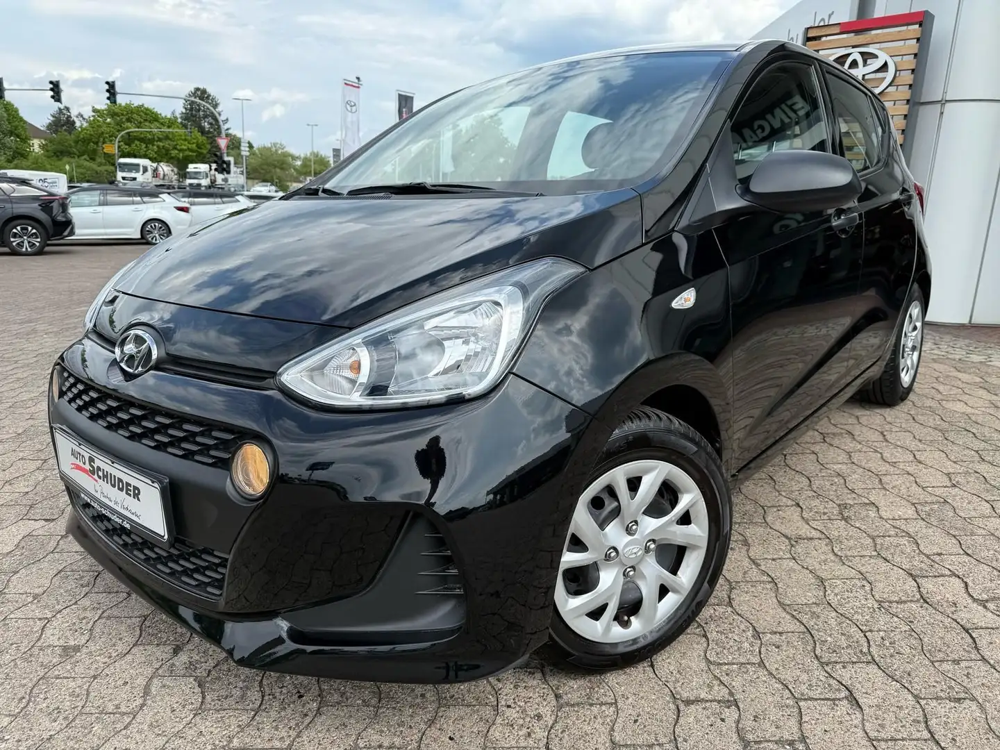 Hyundai i10 Select **KLIMA/WENIG KILOMETER** Noir - 1