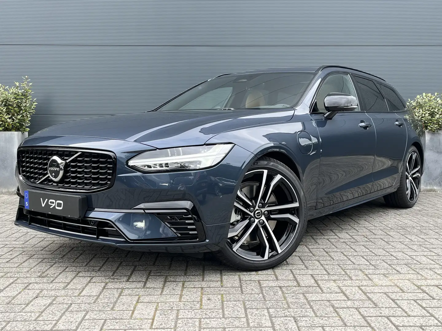 Volvo V90 kombi T8 AWD Ultra Dark Executive Edition | Achter Blauw - 1