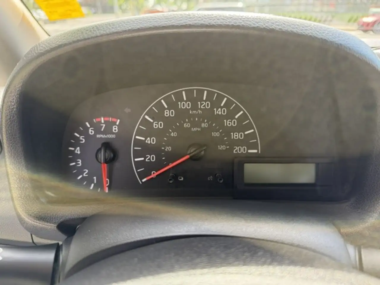 Nissan NV200 снимка Nissan NV200