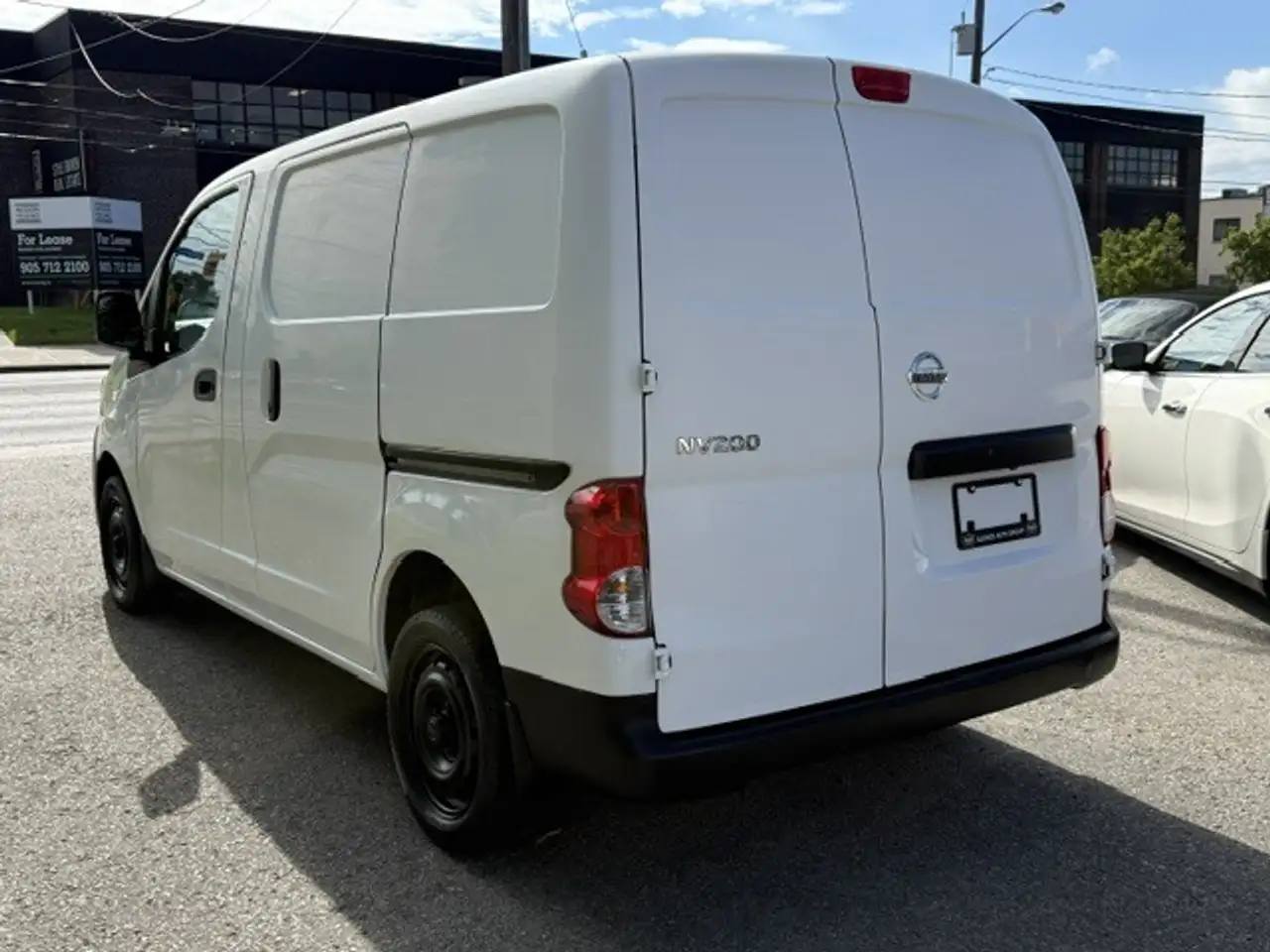 Nissan NV200 снимка Nissan NV200