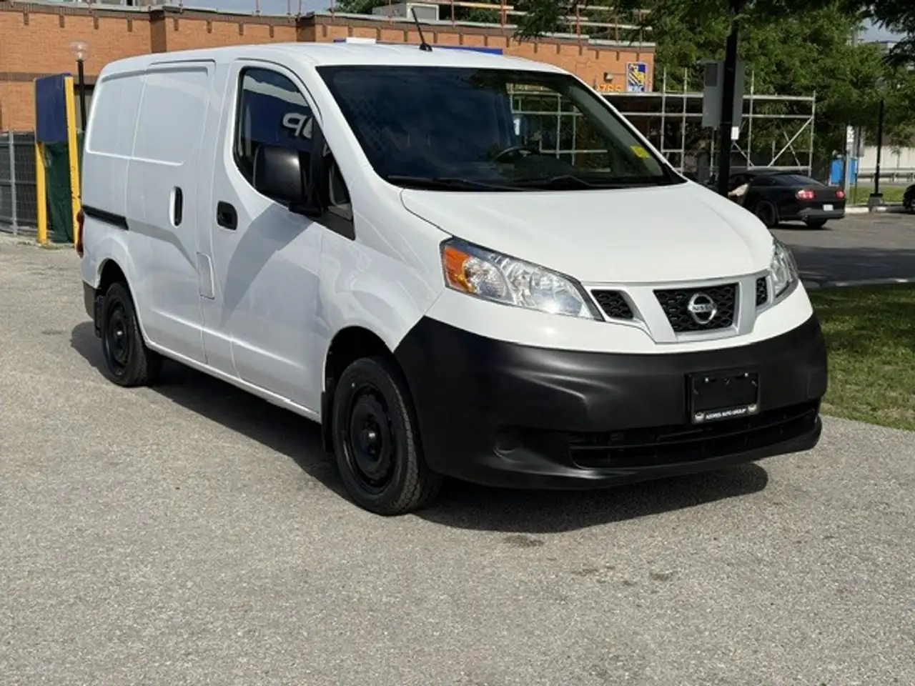 Nissan NV200 снимка Nissan NV200