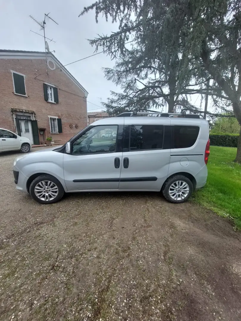 Fiat Doblo Gris - 1