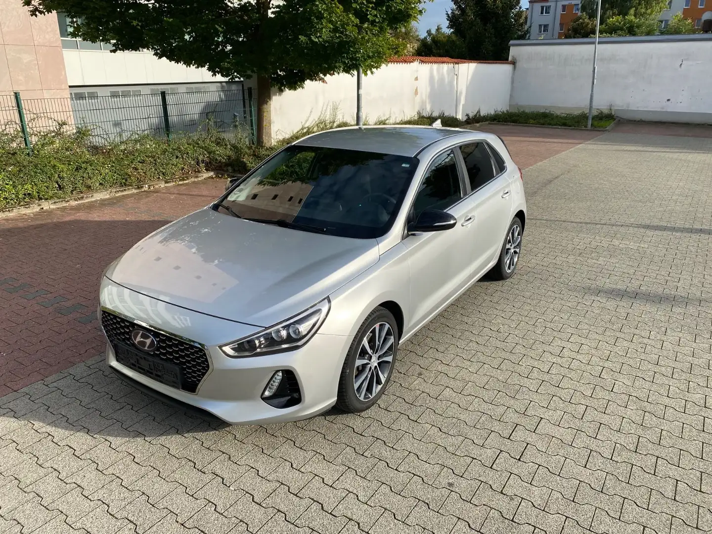Hyundai i30 1.0 T-GDI/Kamera/Navi Gris - 1