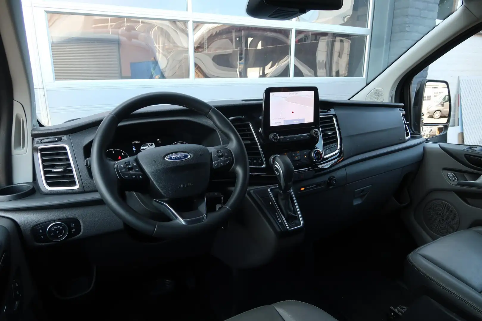 Ford Transit Custom 300 2.0 TDCI L2H1 Limited DC AUT/ LED/ CAMERA/ 2X Noir - 2