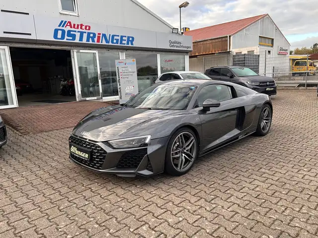 Audi R8 Coupe 5.2 FSI V10 RWD performance