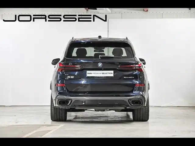 BMW X5 view 4