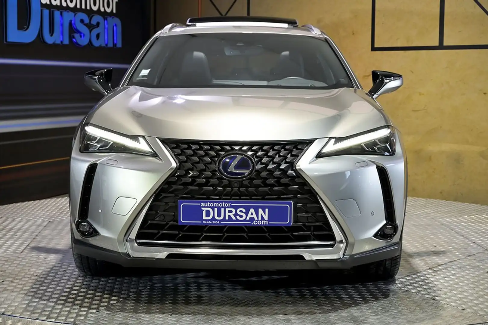 Lexus UX 300e Executive Yellow - 2