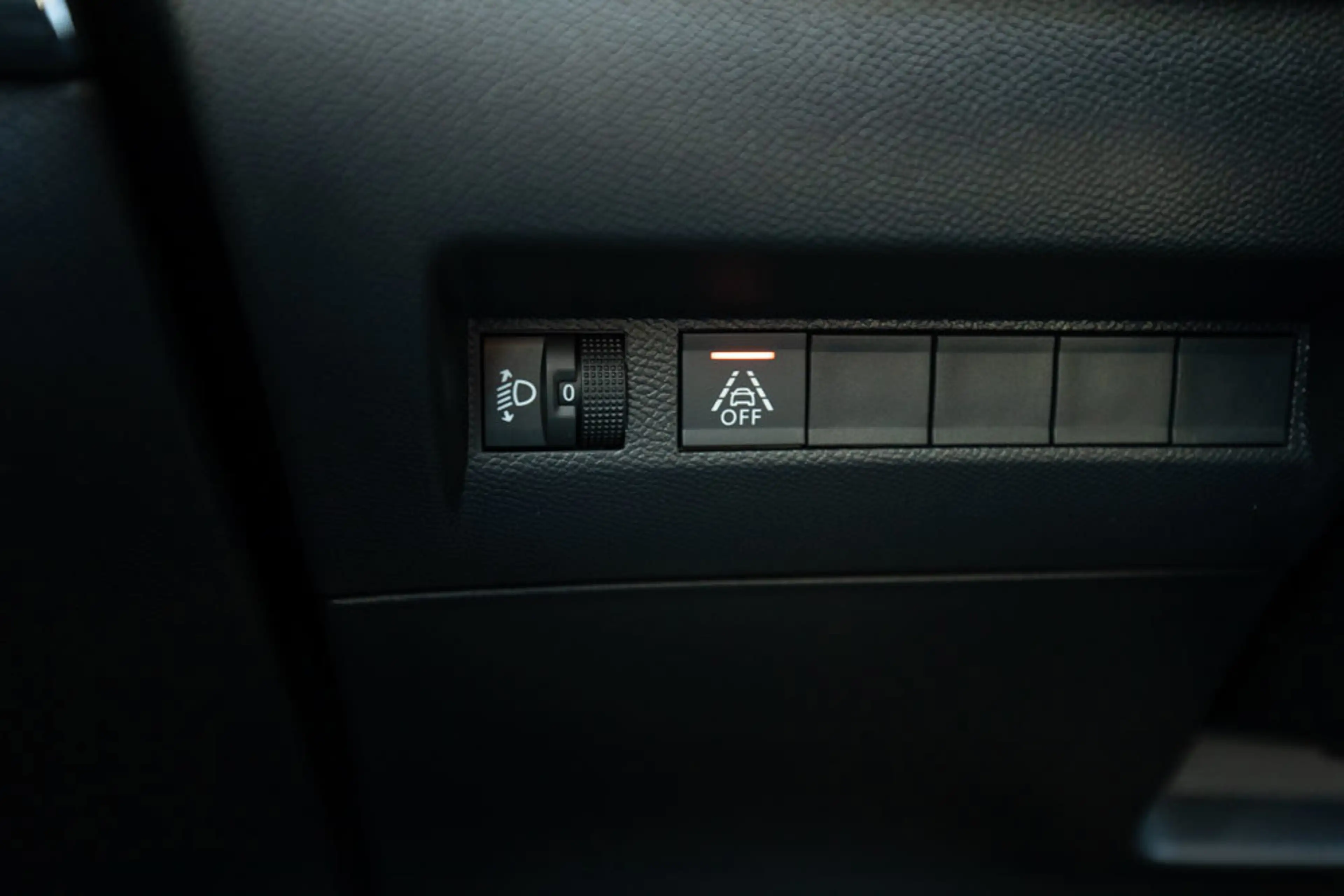 Peugeot e-208 EV Allure Pack 50 kWh — photo 28