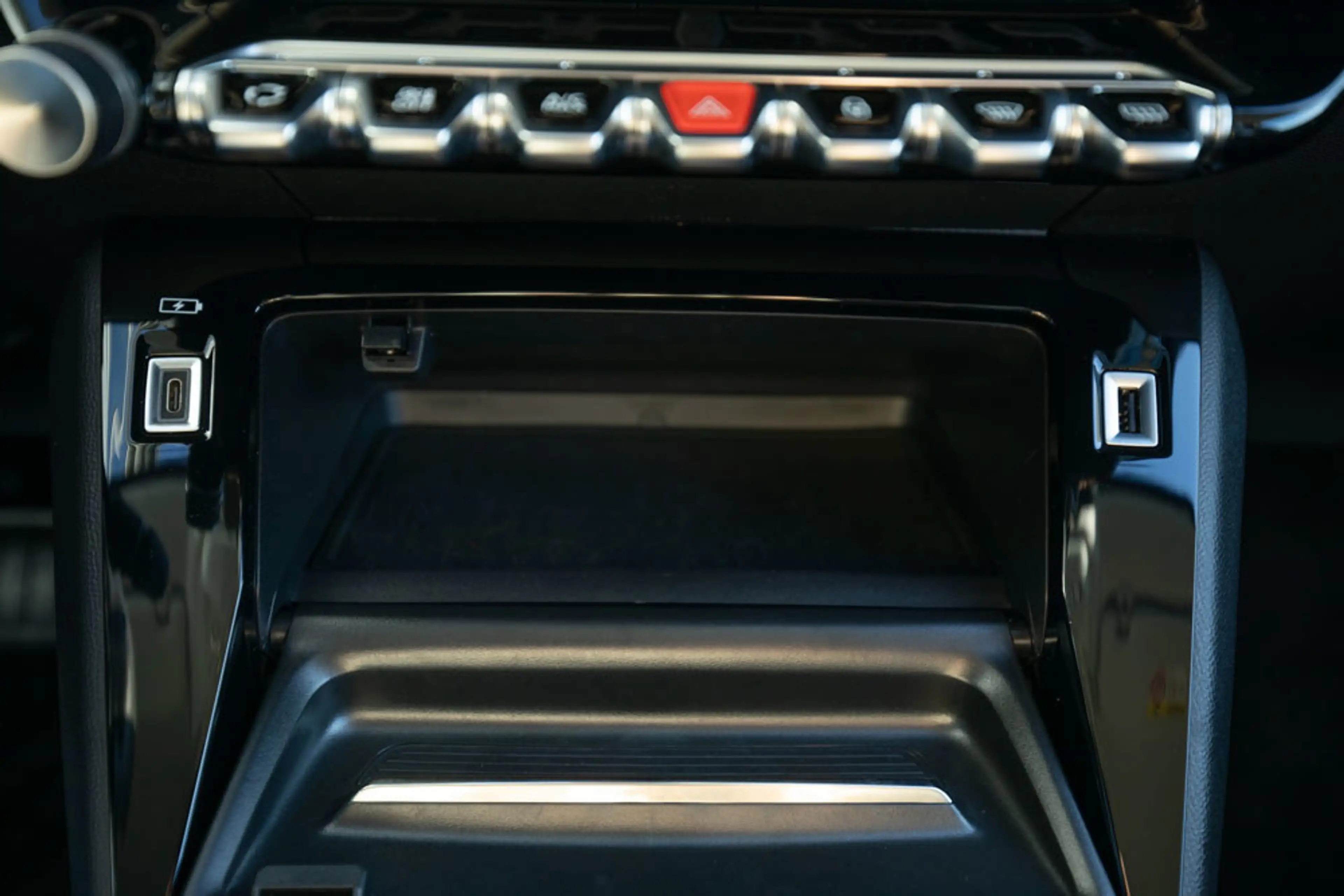 Peugeot e-208 EV Allure Pack 50 kWh — photo 31