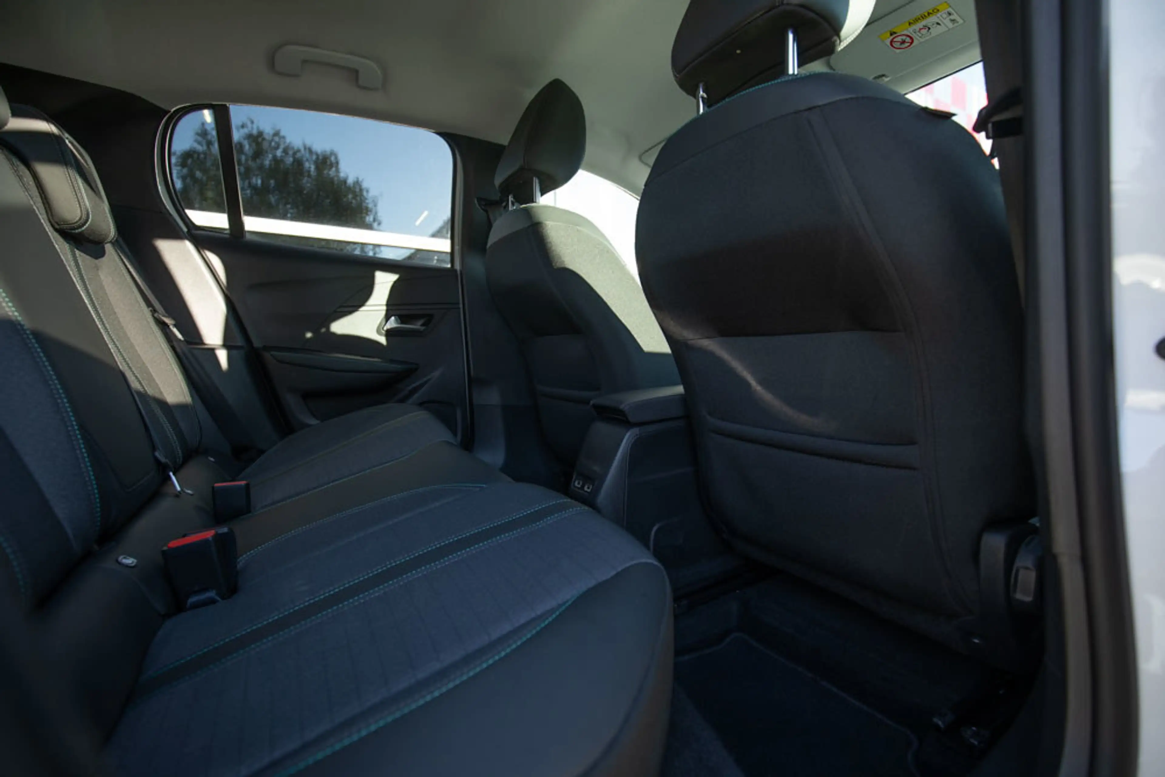 Peugeot e-208 EV Allure Pack 50 kWh — photo 16