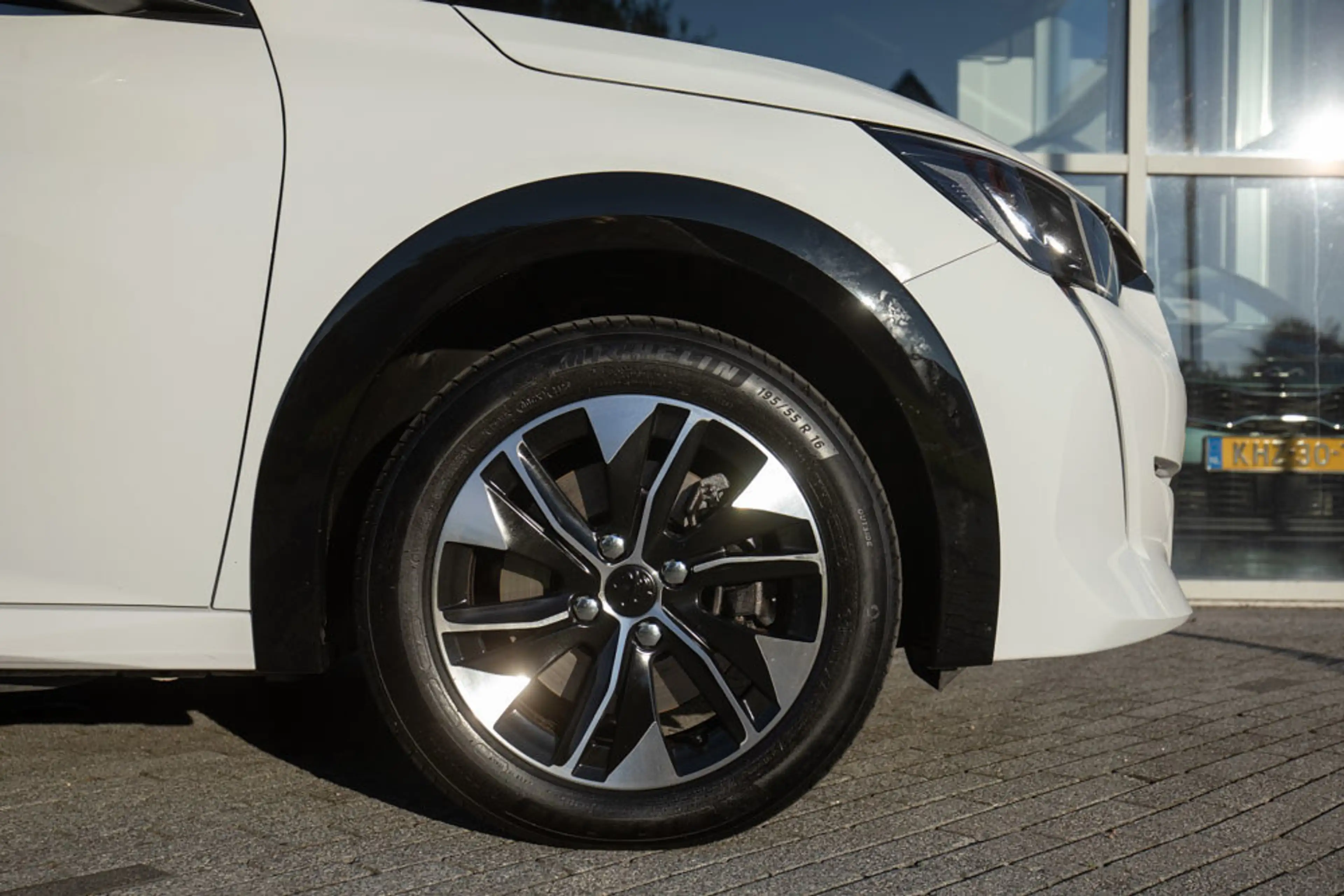 Peugeot e-208 EV Allure Pack 50 kWh — photo 4